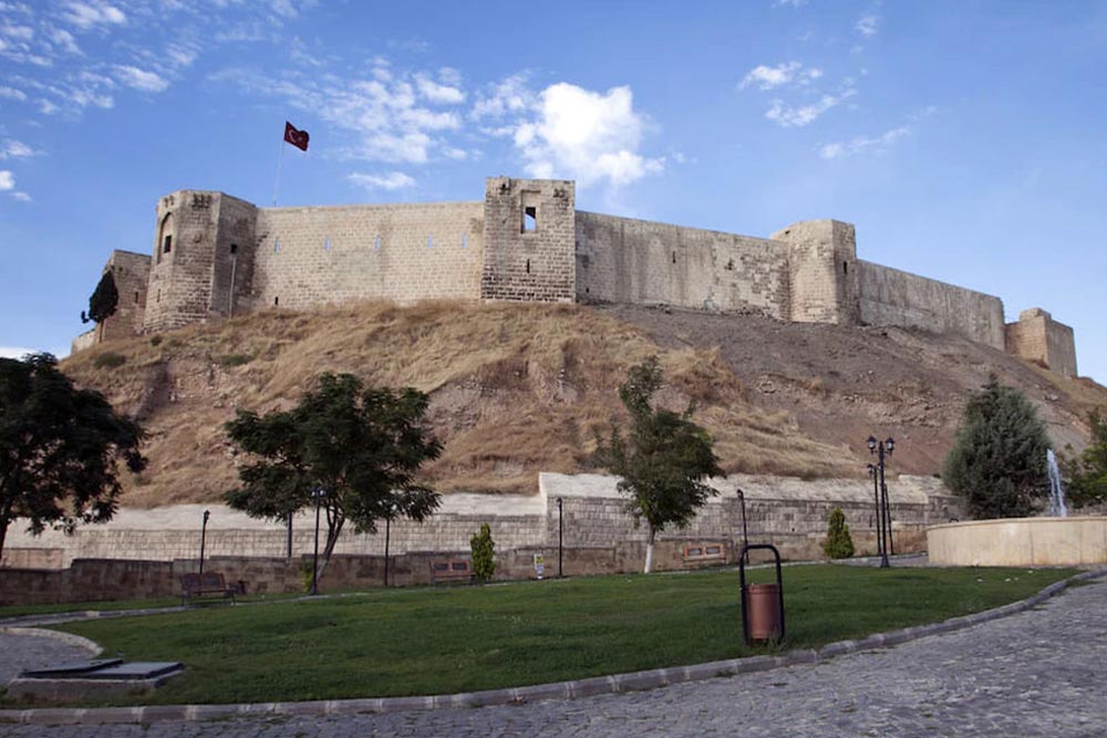 قلعه غازیان تپه قبل از زلزله