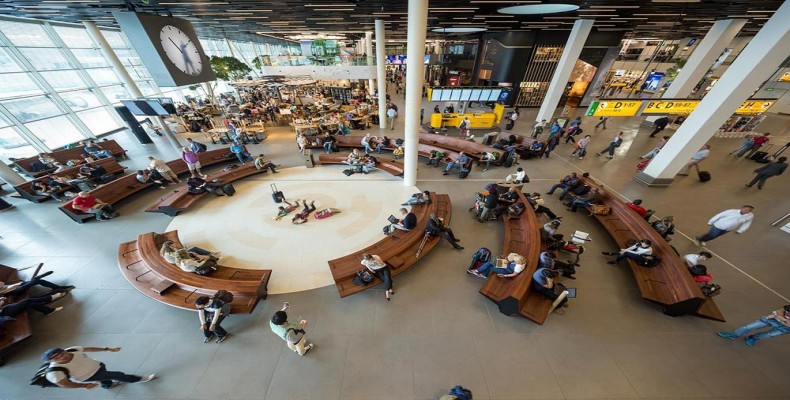 سالن ترمینالهای فرودگاه آمستردام اسخیپول و فضای استراحت مسافران