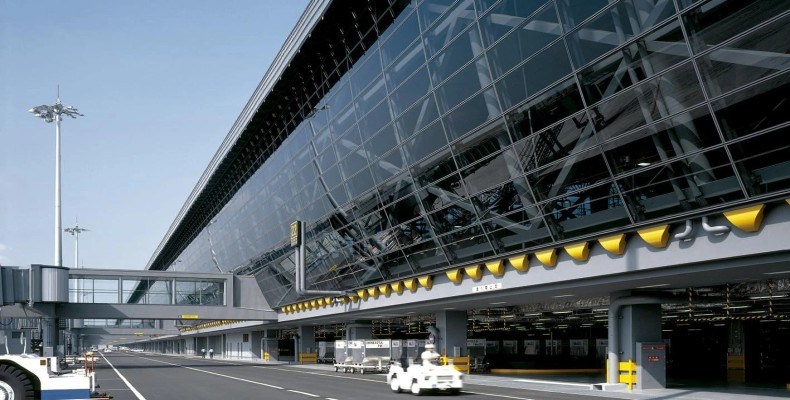 معماری و فضای بیرونی فرودگاه کانسای