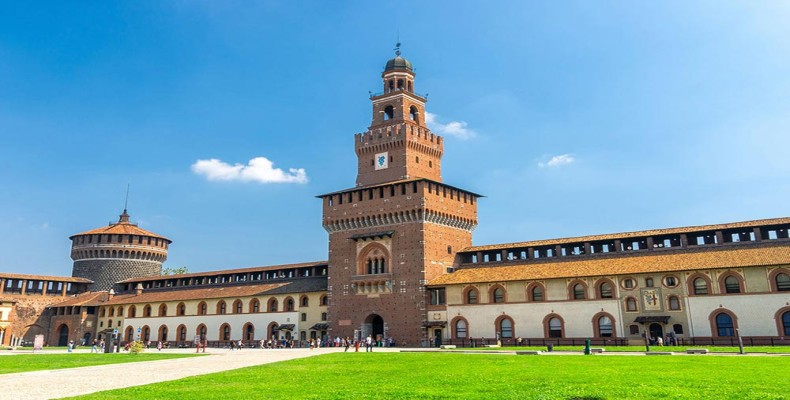 جاهای دیدنی میلان شامل کلیسای جامع و میدان مرکزی شهر