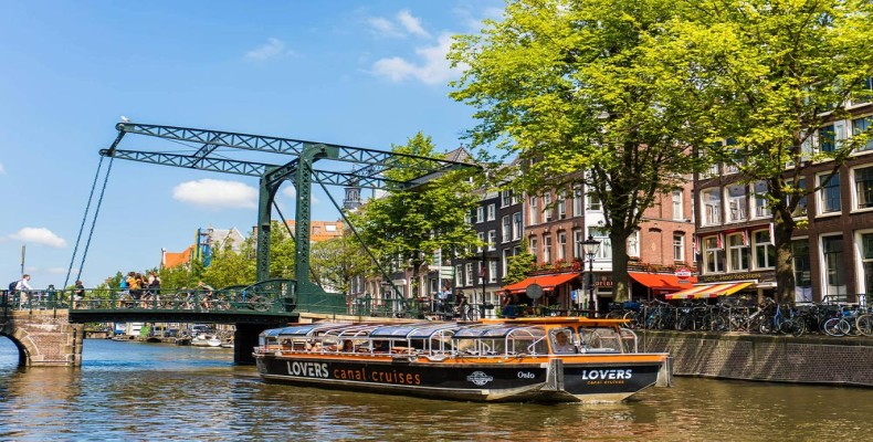 بهترین زمان قایقسواری در آمستردام در روزهای آفتابی