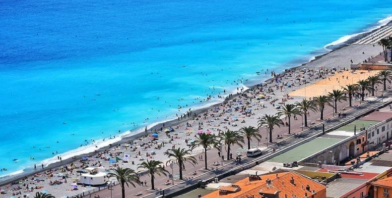 نمای ساحلی نیس و تفرجگاه Promenade des Anglais در جنوب فرانسه