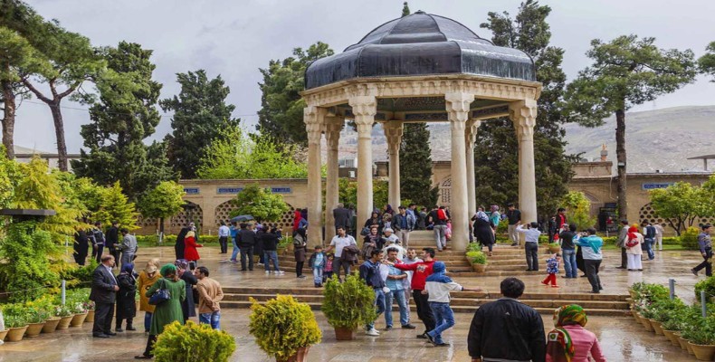 حافظیه شیراز در بهار؛ از شلوغ ترین شهرهای ایران در نوروز