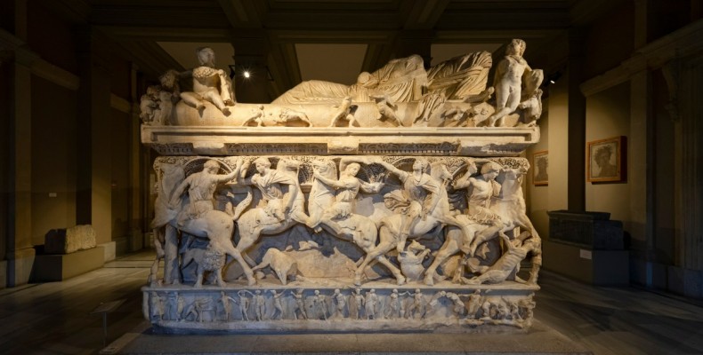 تابوت سنگی تاریخی در موزه باستانشناسی استانبول