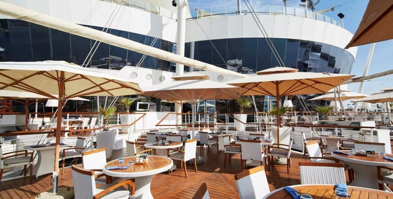 کافه بوردواک (Boardwalk Dubai Creek Resort) در نهر دبی؛ تراس ساحلی با منوی صبحانه مدیترانهای