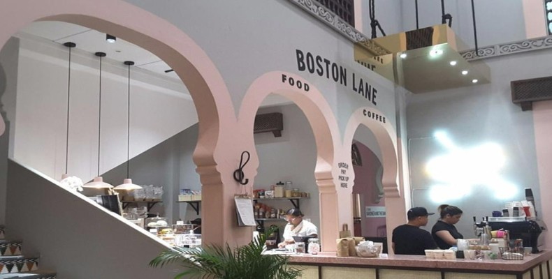 دکور خاص و الهامگرفته از معماری مراکشی در کافه بوستون لین دبی؛ فضای محبوب گردشگران