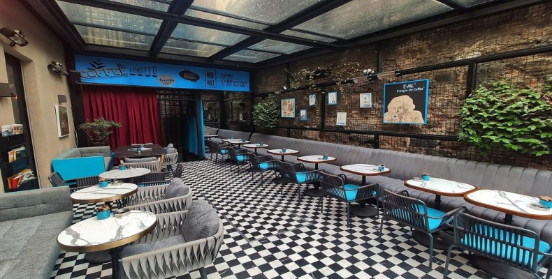 کافه Brew Coffeeworks در سیرکجی؛ قهوه‌خانه‌ای کلاسیک در نزدیکی ایستگاه ترام T1