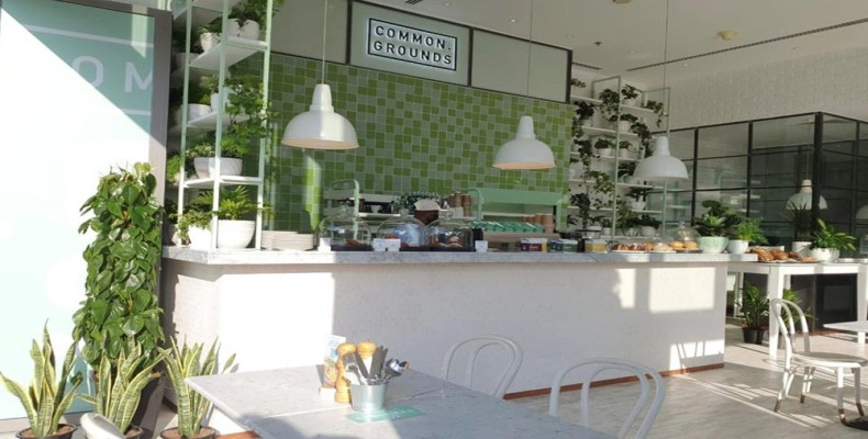 کافه کامن گروندز در مرکز خرید امارات دبی؛ فضایی روشن و مناسب برای صبحانه و قهوه