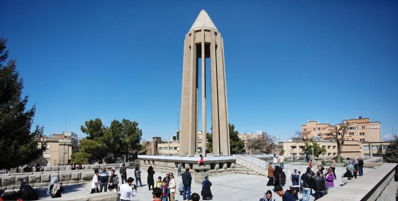 آرامگاه بوعلی‌سینا در همدان؛ یکی از مقاصد فرهنگی سفر نوروز