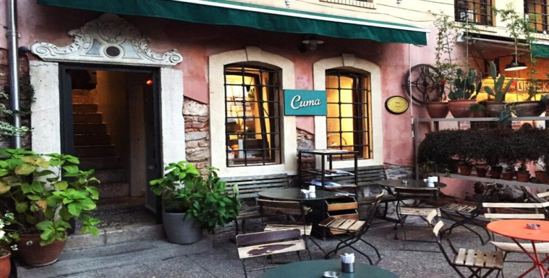 کافه Cuma در چوکورجما؛ از بهترین کافه های استانبول برای صبحانه و فضای آرام محلی