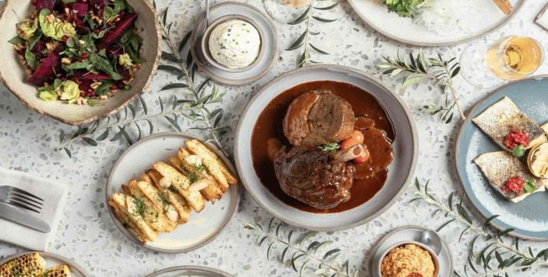 نمای ساحلی رستوران Kyma Beach در پالم جمیرا – رستوران یونانی در دبی