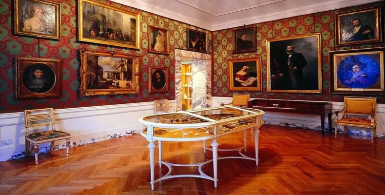 نمای داخلی موزه تئاتر آلا اسکالا در میلان؛ موزه اپرا و تاریخ موسیقی کلاسیک ایتالیا