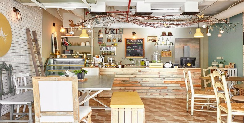 فضای داخلی صمیمی رستوران Little Erth by NABZ&G دبی