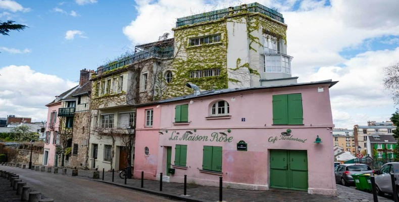 نمایی از ساختمانها و خیابانهای منطقه مونمارتر پاریس