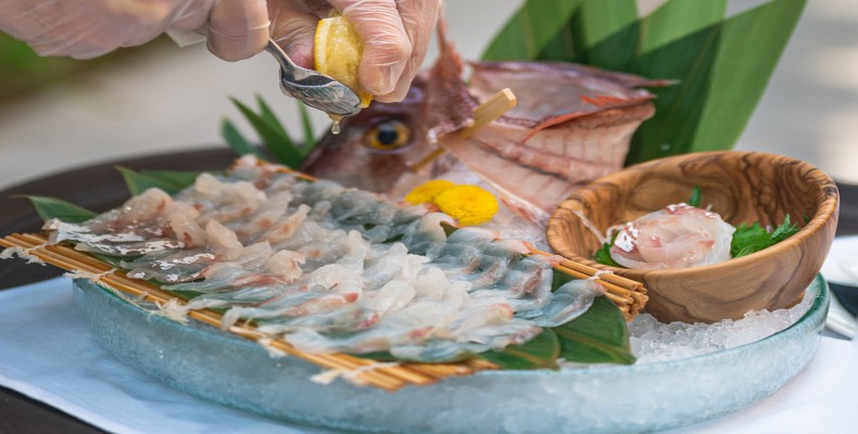 ساشیمی ماهی تازه در رستوران Nammos دبی – سرو دریایی به سبک یونانی