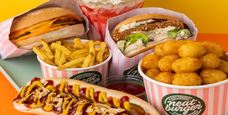 برگر و سیب‌زمینی گیاهی در رستوران Neat Burger دبی