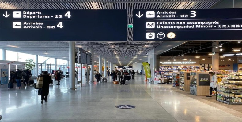 امکانات رفاهی و فضای داخلی فرودگاه اورلی پاریس