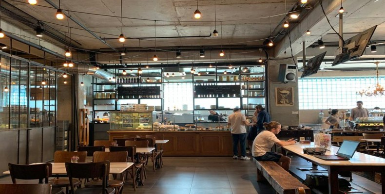 کافه Petra Roasting Company در گایرت‌تپه؛ از بهترین کافه های استانبول برای قهوه‌های تخصصی و فضای کاری مدرن