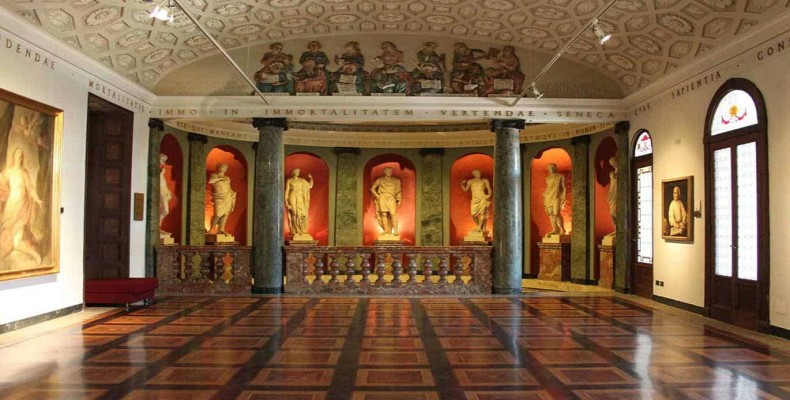 نمای ساختمان و محوطه موزه پیناکوتکا آمبروسیانا در میلان؛ گالری هنری و کتابخانه تاریخی