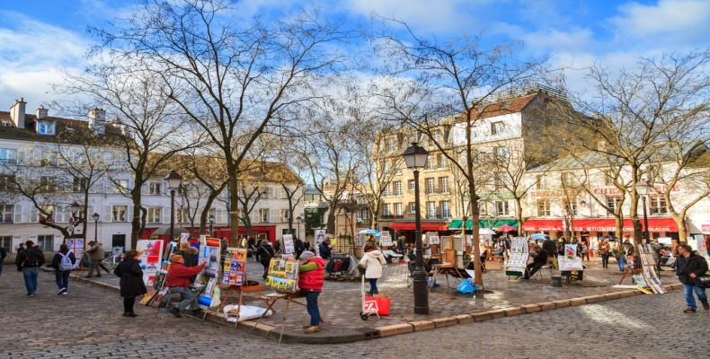 میدان Place du Tertre در منطقه مونمارتر پاریس و هنرمندان خیابانی