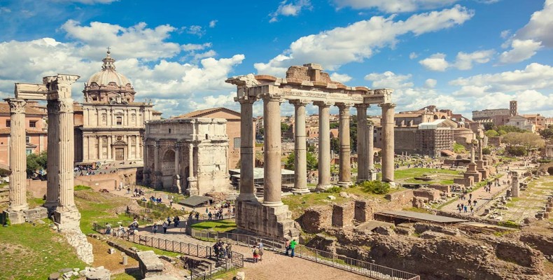 نمای رومن فروم در رم – یکی از مهم‌ترین جاذبه‌های تاریخی در معرفی شهر رم