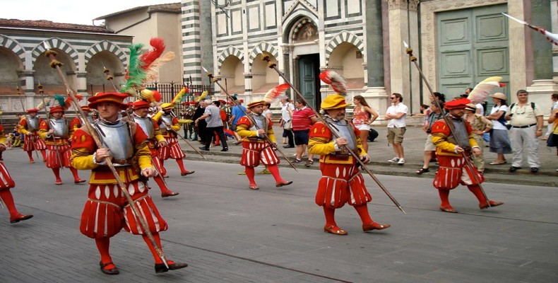 جشنواره‌های تابستانی رم و مراسم خیابانی در مرکز شهر