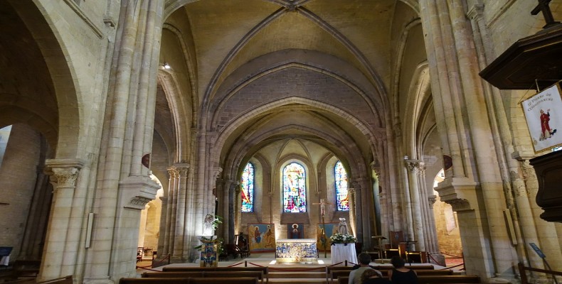 نمایی از آثار سالوادور دالی در منطقه مونمارتر پاریس