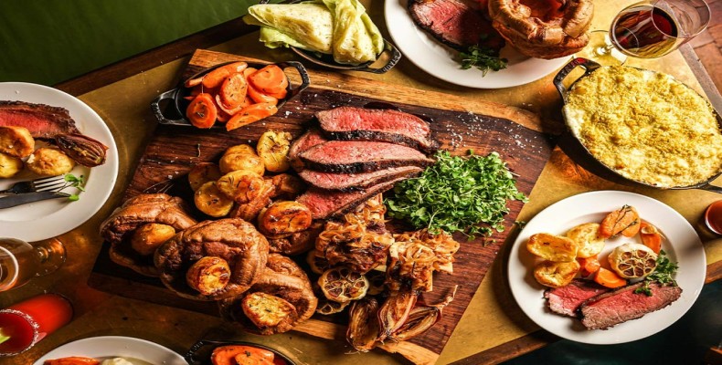 ساندی روست انگلیسی با گوشت برشته، سیبزمینی و پودینگ یورکشایر