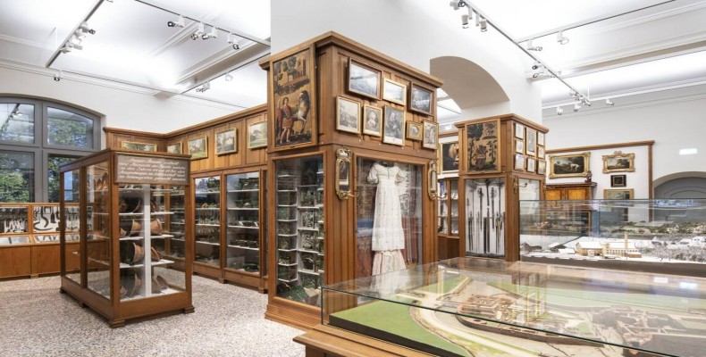 نمایی از نمایشگاههای دائمی موزه ملی سوئیس شامل آثار تاریخی، صنایع دستی و هنر سنتی