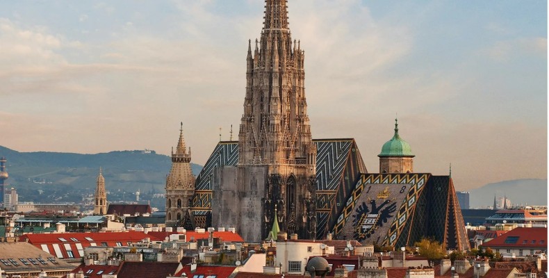 برجهای کلیسای سنت استفان وین و چشمانداز شهر