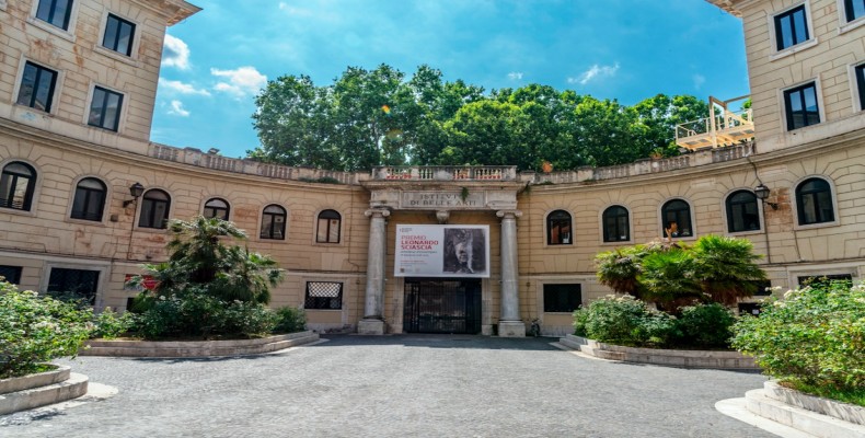 محوطه یکی از دانشگاه‌های رم – وضعیت تحصیل و معرفی دانشگاه‌های شهر رم