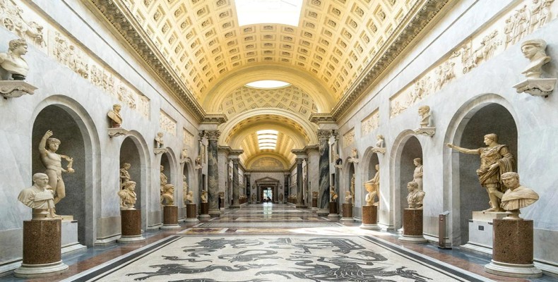 موزه واتیکان و راهروی مجسمههای تاریخی در شهر واتیکان