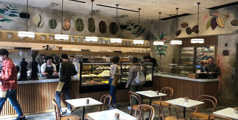 کافه وینی Viyana Kahvesi نزدیک برج گالاتا؛ جایی برای تجربه قهوه ترک و وینی