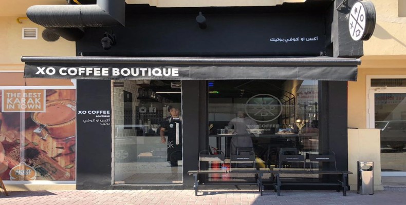 نمای بیرونی کافه ایکس او بوتیک در دبی؛ یکی از معروف ترین کافه های مخصوص قهوه خورهای حرفه ای