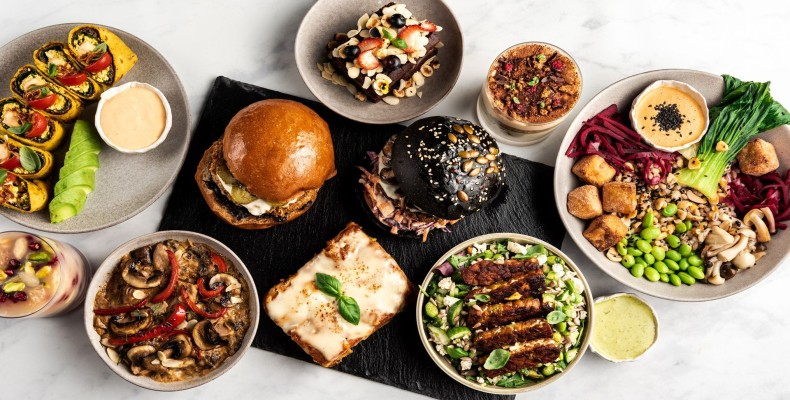 بشقاب‌های رنگارنگ و وگان در رستوران Yumi دبی؛ ترکیبی از طعم و سلامت در یکی از بهترین رستوران‌های گیاهی دبی