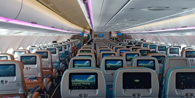 نمای صندلیهای کلاس اکونومی در پروازهای آسمان