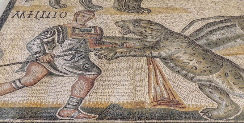 موزاییک باستانی از نبرد گلادیاتور با حیوان وحشی در روم