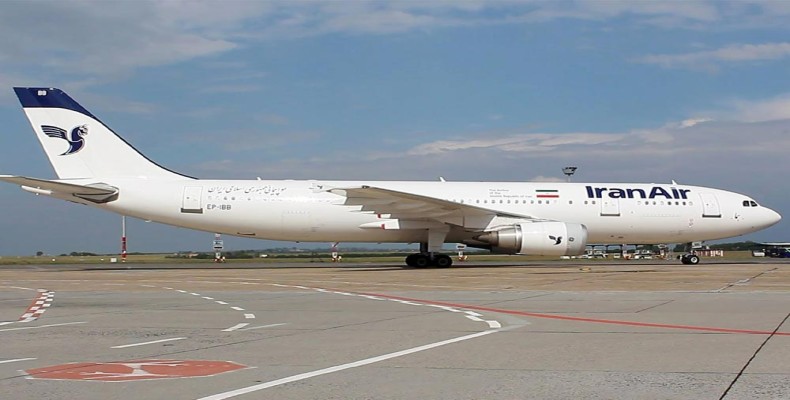 هواپیمای ایران ایر در فرودگاه ساری