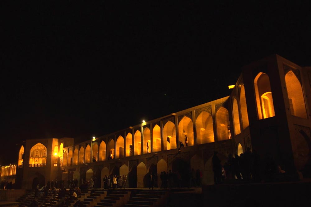 پل خواجوی اصفهان در شب