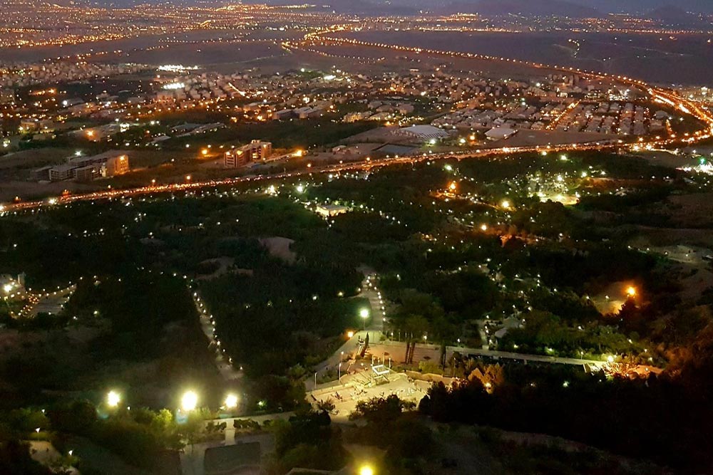 پارک ناژوان اصفهان در شب