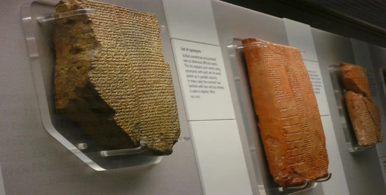 لوحهای گلی کتابخانه آشوربانیپال، یکی از قدیمیترین کتابخانههای دنیا در نینوا