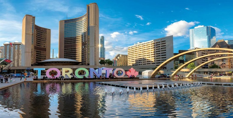 منظره شهر تورنتو از اسکله و دریاچه انتاریو | چشم‌انداز تورنتو در بهار و تابستان
