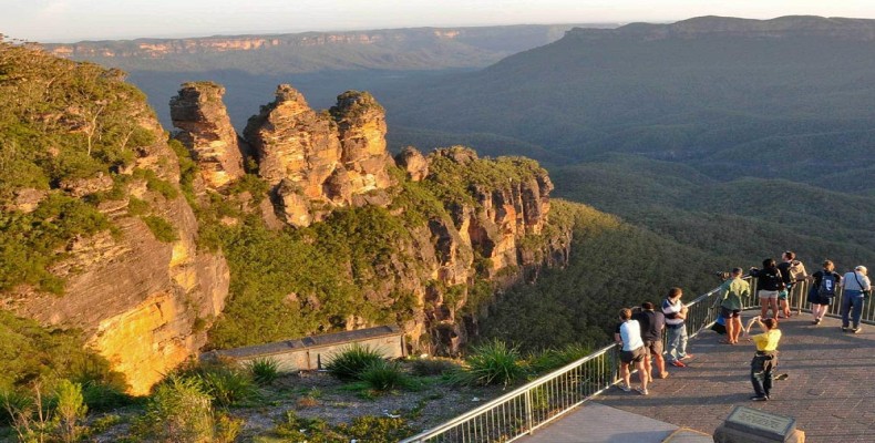 چشم‌انداز کوه‌ های آبی سیدنی در هنگام غروب