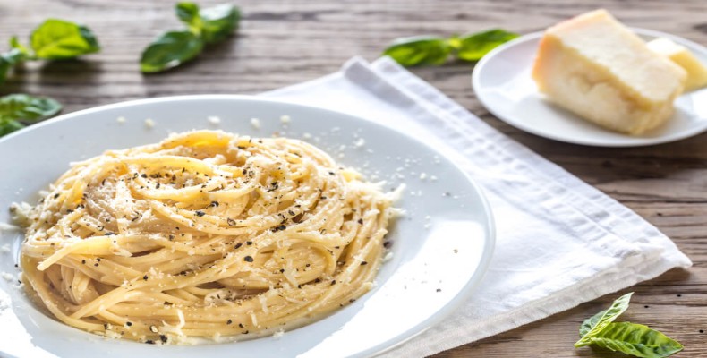 Cacio e Pepe، پاستای سنتی رم با پنیر و فلفل سیاه