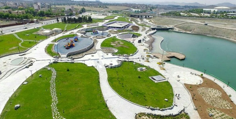 نمای هوایی از پارک ملی چهلبازه مشهد و دریاچه مصنوعی
