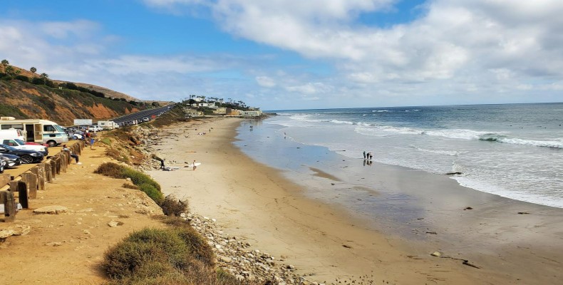 ساحل کانتی لاین لس آنجلس با چشمانداز طبیعی و ساحل خلوت