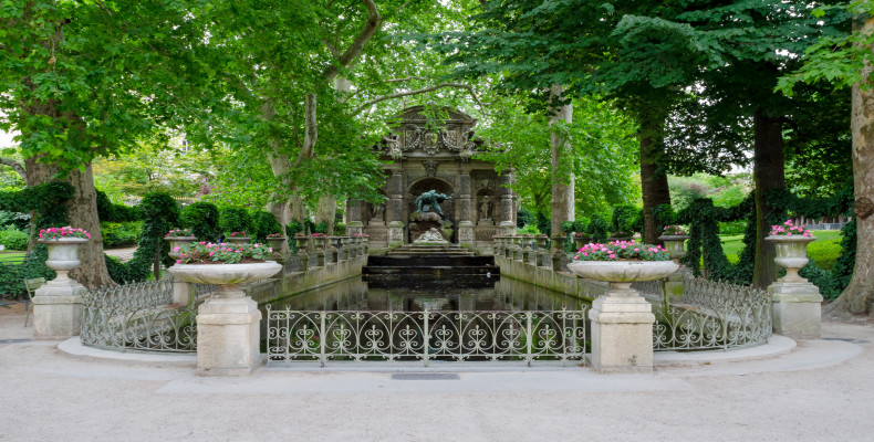 فواره مدیچی (Fontaine de Médicis)