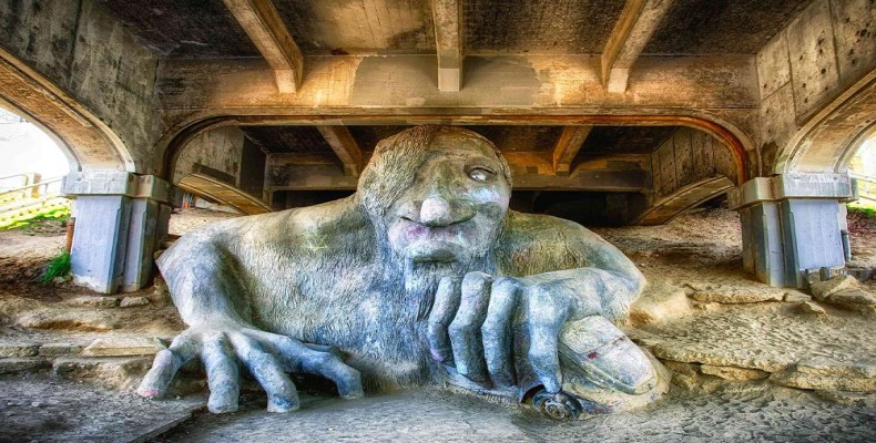 مجسمه Fremont Troll در سیاتل از دیدنیهای سفر به واشنگتن در تابستان