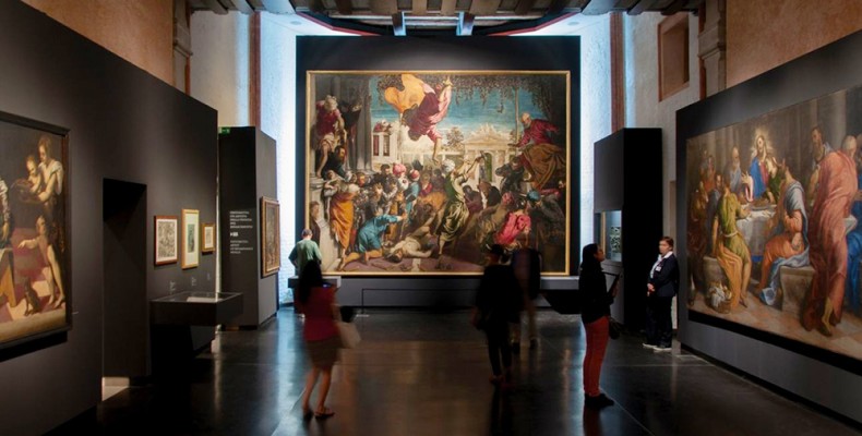 فضای داخلی گالری دل آکادمیا ونیز و آثار هنری کلاسیک