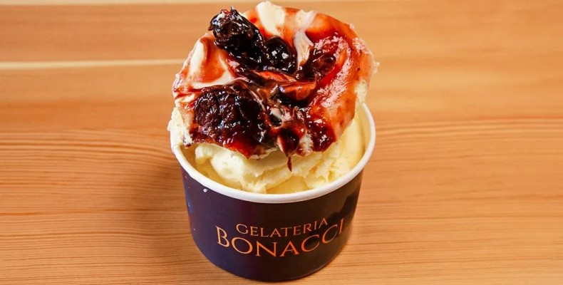 بستنی کاپ ژلاتو بوناچی با سس میوه